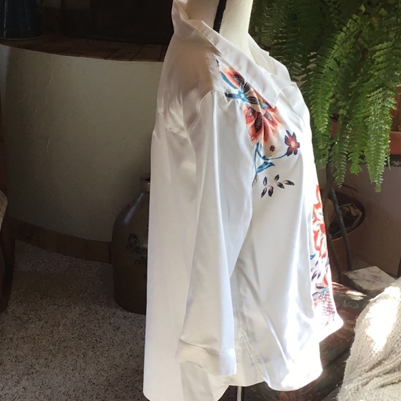 NWOT Chico’s No Iron Blouse - Picture 3 of 6